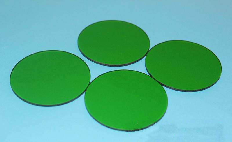 绿色波段吸收型玻璃